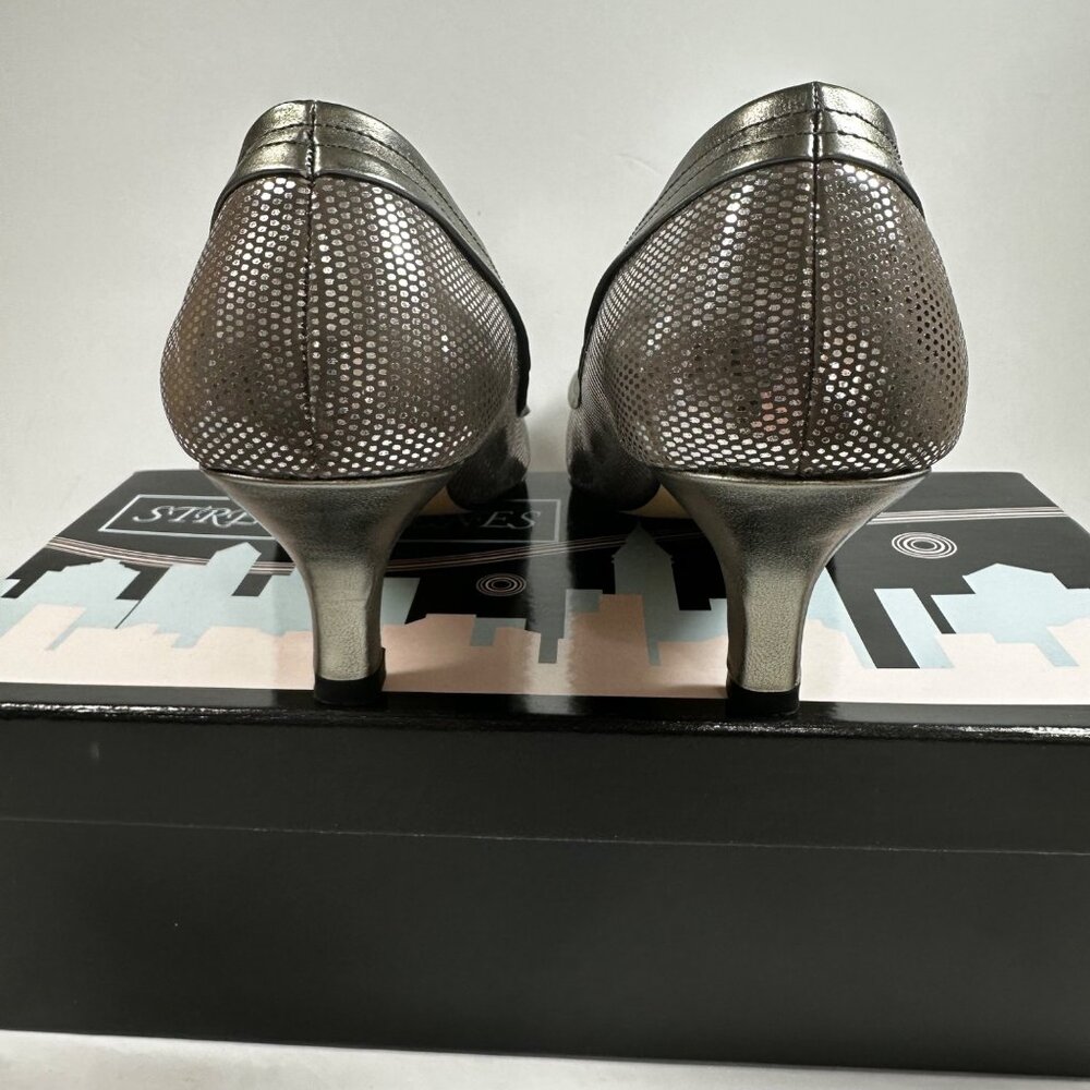 Street Scenes Silver Mid-Heel Pumps Size 9.5M Whimsical Glam Fairy Cocktail - Picture 4 of 7